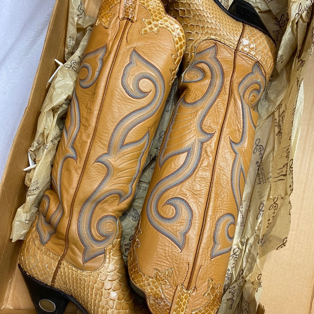 Vintage Larry Mahan Rare Womens size 7 BootsPython